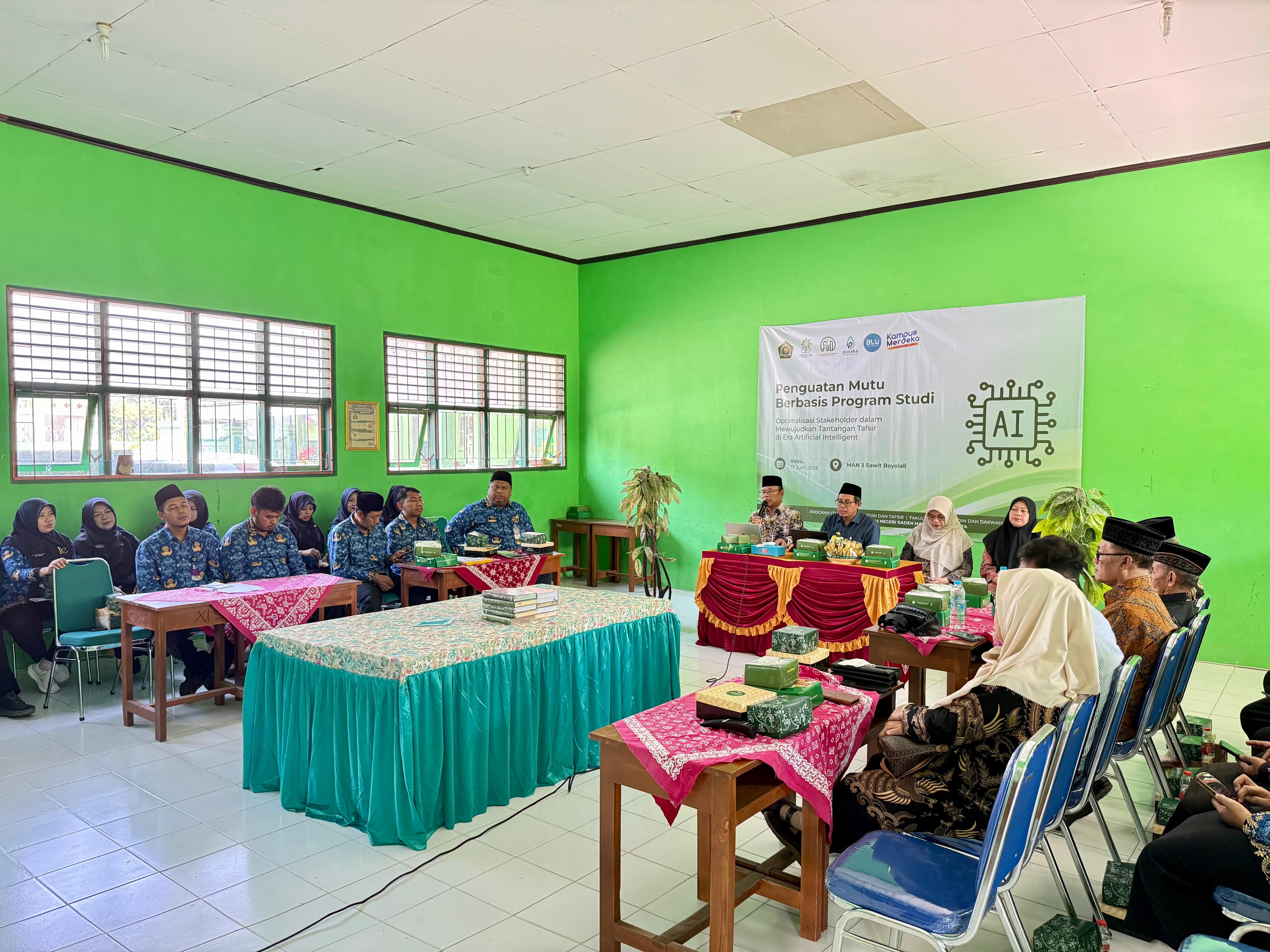 Perkuat Jejaring dengan Stakeholder di Lingkup Madrasah, IAT Laksanakan PKM Tematik Seputar Tafsir dan AI